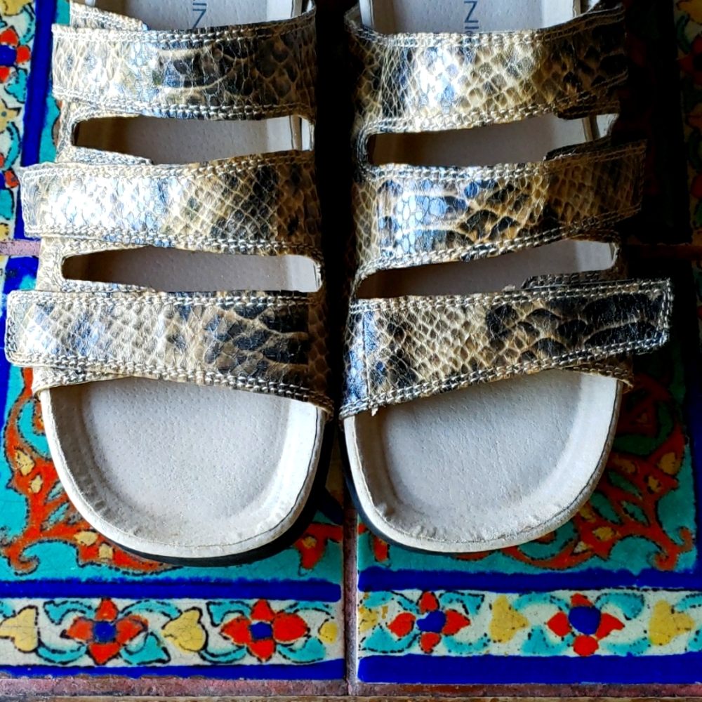 BELLINI Fancy Sandal - Comfort Insole - Adjustable Strap - Faux Snakeskin - NWOB - Picture 5 of 9